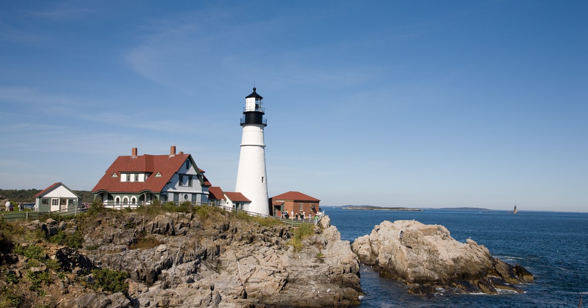 5 Historic Maine Lighthouses Near Portland
